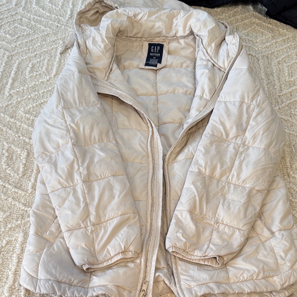 GAP Women's Cream Puffer Jacket